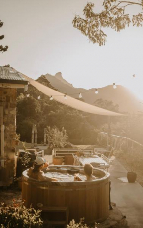 Misty Mountain Manor, Uki
